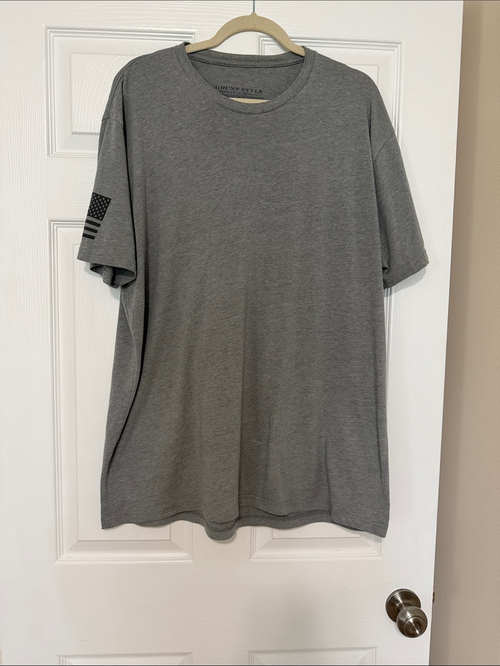 Grunt Style Short Sleeve Crew T-Shirt in Gray with Sleeve Flag